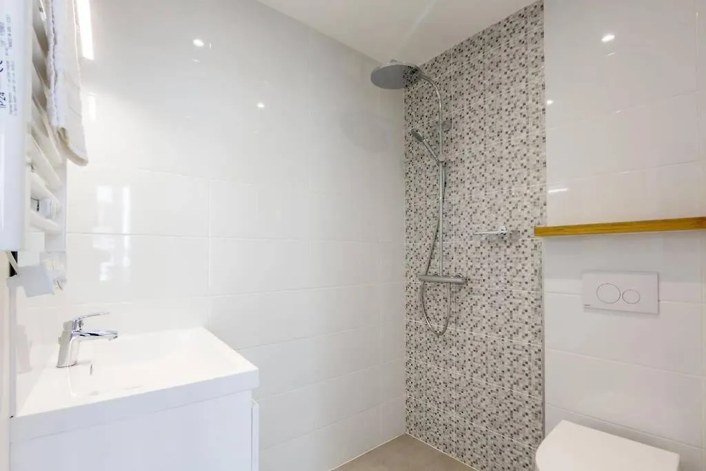 La Chambre Liberte 2, Sdb Privative Et Tv, Cuisine Salon Partages, Confort Et Hypercentre Μπρεστ